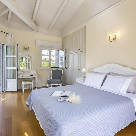 Aerides 3 Luxury